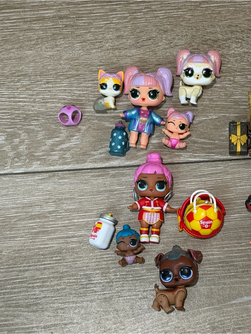 L.O.L. Surprise! Assorted Mini Dolls with Pink & Teal Capsules
